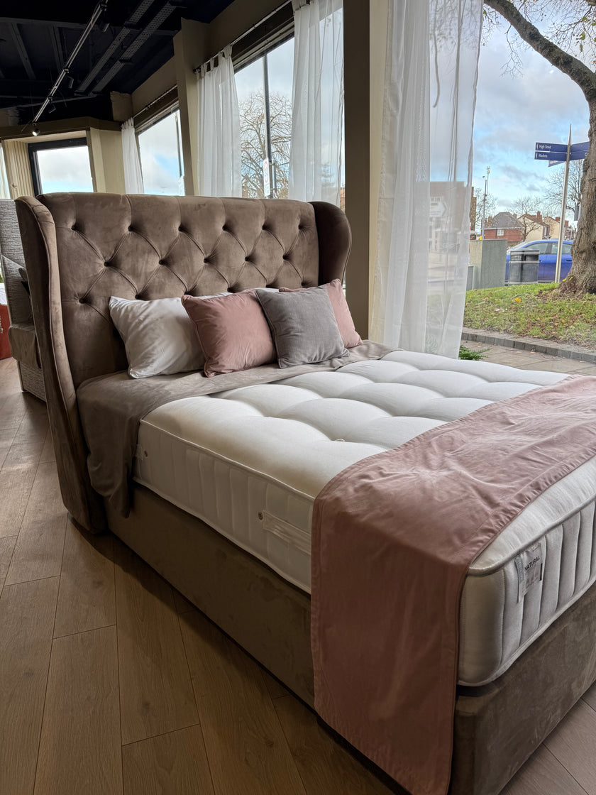 Bedlington 5’0 Ottoman Velvet Mika