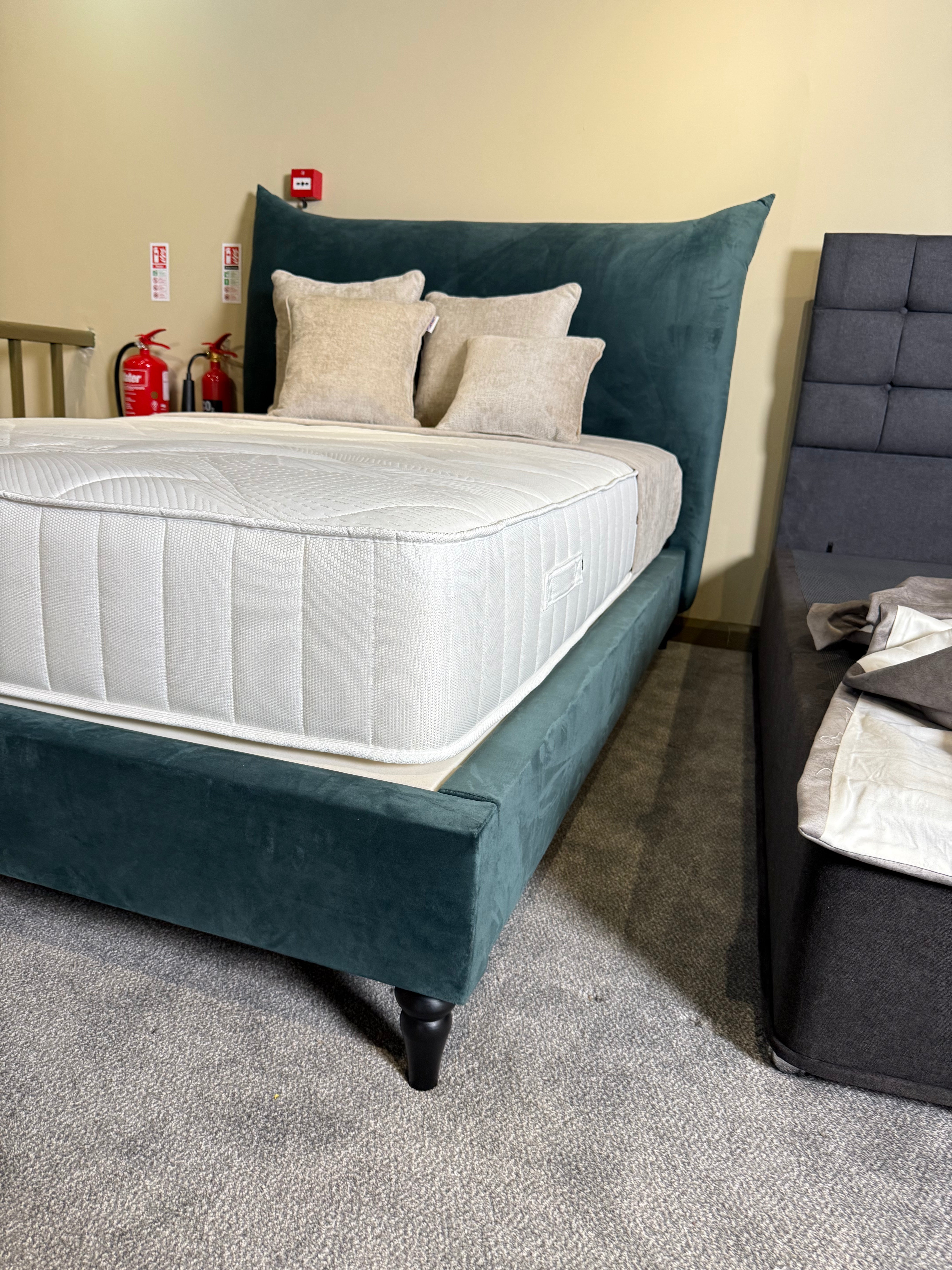 Snoorer 5'0 Bedframe Velvet Azur