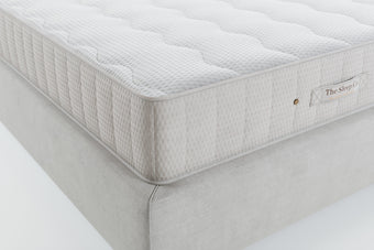 Soft Memory Foam Mattress with 1000ct individually wrapped springs and a plush memory foam layer