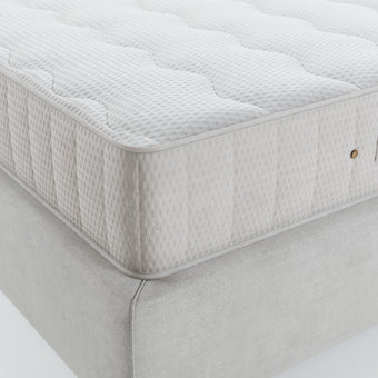 Soft Latex Mattress with 1000ct individually wrapped springs and a plush natural latex layer